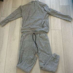 Fabletics Heather Gray Activewear tracksuit // joggers and quarter zip matching